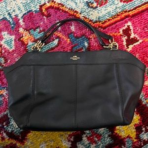 Super chic Coach purse- comes with crossbody strap!